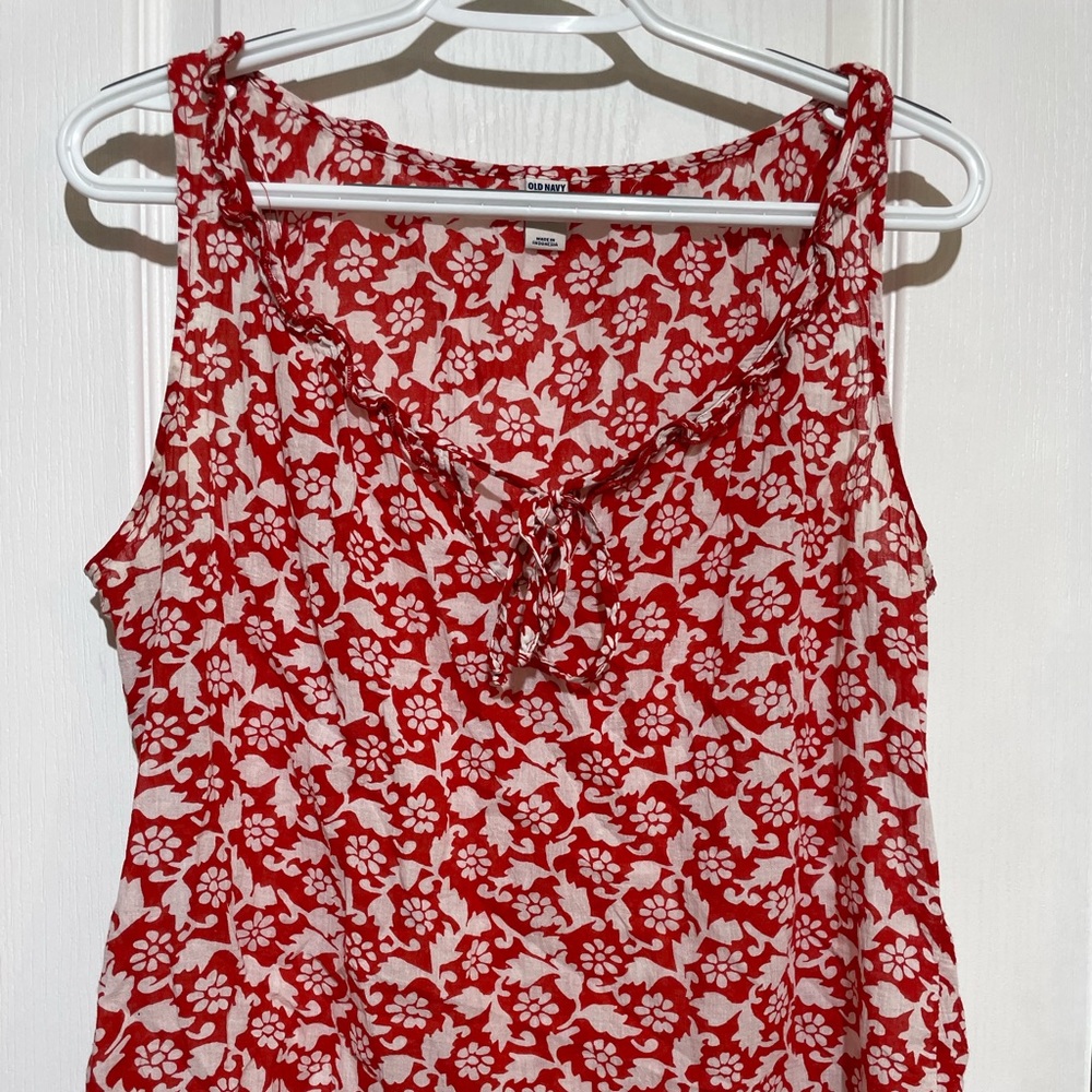 Old navy. Large. Red and white design